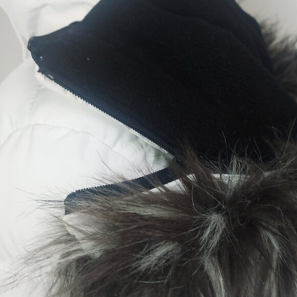 DKR Canadian Outdoor Collection White with Black Puffer Coat - Size S - Picture 10 of 15